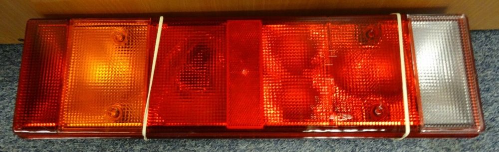 DBG LH/RH BULB REAR COMBINATION Light w/ Number Plate Light (Rear Iveco Connector) - IVECO